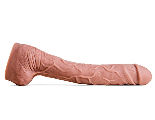 Side profile of Largo dildo highlighting realistic vein detail and gradual taper for smooth, comfortable insertion.